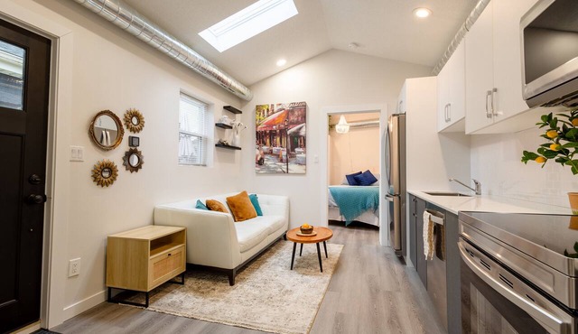Downtown 2 bedroom near Victoria park in the Middle of Entertainment District