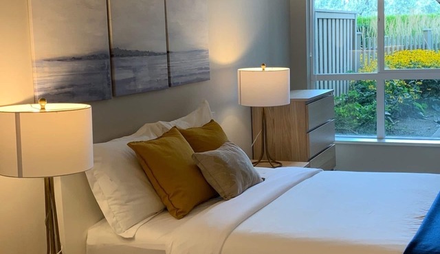 Downtown, beach access, pool, luxurious and main at Waterscape