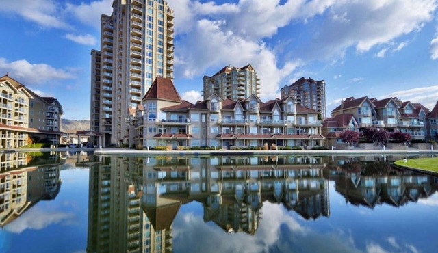 Downtown Lakefront Condo: Pools, Hot Tubs & Steam