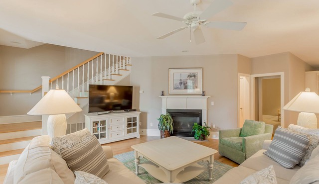 Downtown Rehoboth Beach Townhouse 5 Primary Bedrooms Porch in Rehoboth Beach