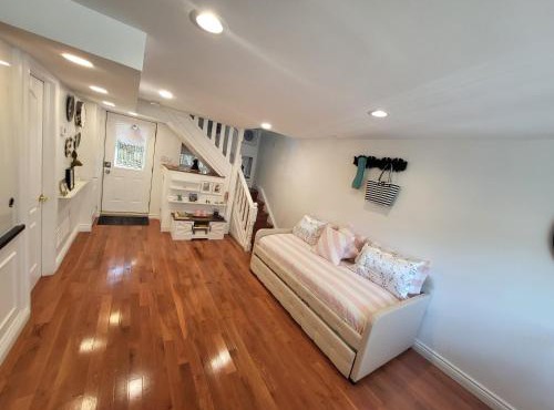Downtown Toronto House Central 2BED 2BATH Subway Free Parking