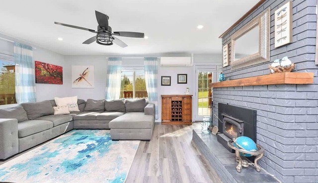 Dragonfly Cottage Oceanview with Hot Tub