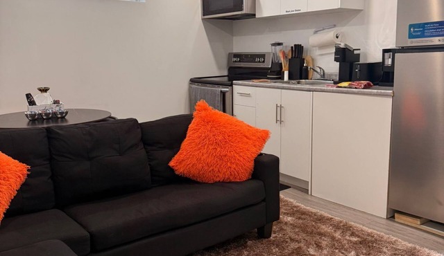 Dream Home, Cosy, nice, quiet environment, best getaway location for your trip.