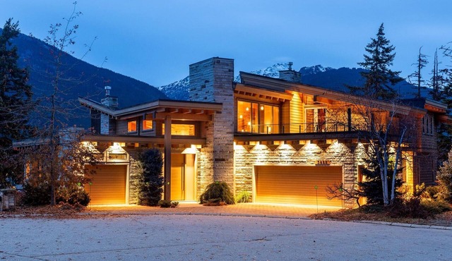 Dreamy Whistler Chalet with Hot Tub and Gorgeous Mountain Views