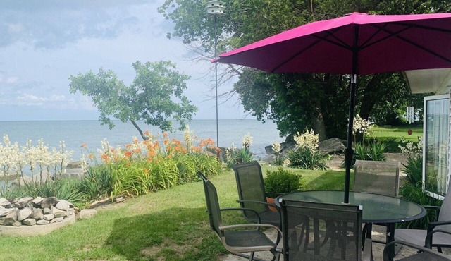 East Shore - Lake View Cottage - Pelee Island