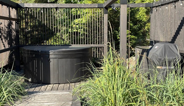 Ebb Cottage: Private Hot Tub