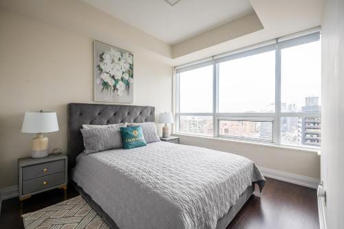 Elegance In Peonies 1 Bedroom Condo 23 Floor Free parking in Downtown Toronto