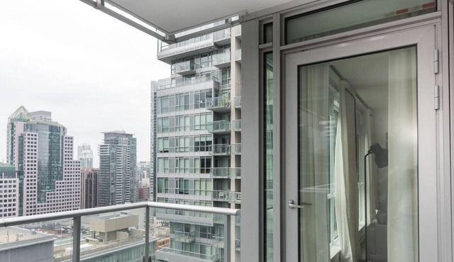 Elegant 1BR Apt with Balcony near Rogers Centre
