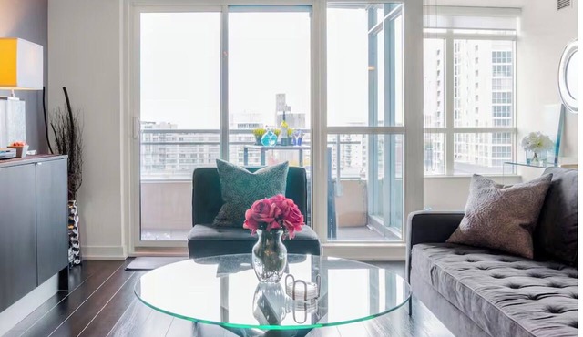 Elegant 2BR/2BA Condo with Balcony Overlooking Park - 8min walk to Rogers Centre