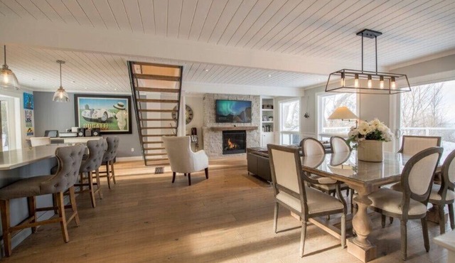 Elegant 4 bedroom waterfront home with hot tub