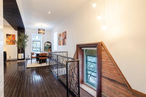 Elegant Downtown Stay, Near Bell Centre MTL