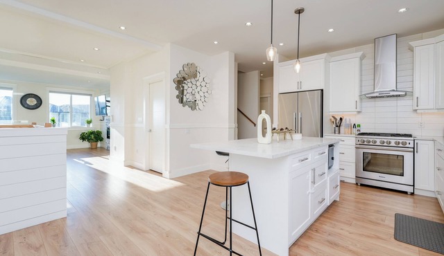 Elegant Home In Victoria,BC