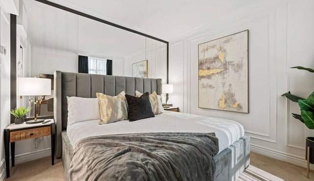 Elegant Luxury: 2 Bed Canada Place - Self-Parking