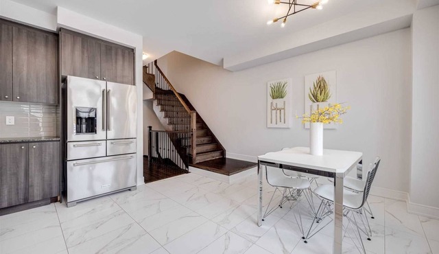 Elegant Port Credit Escape | Lakefront & Dining