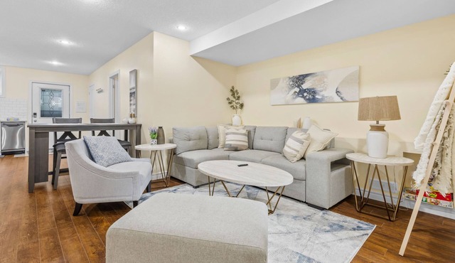 Elegant & Private Apartment With Full Kitchen - Short Walk to Downtown London