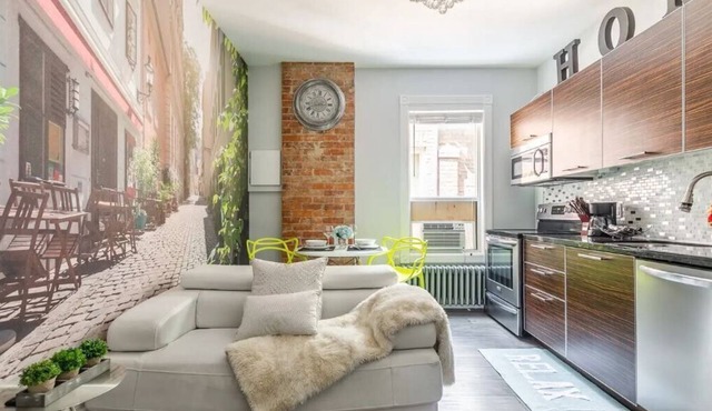 Elegant style 1 BR suite Walk to Lake City Downtown