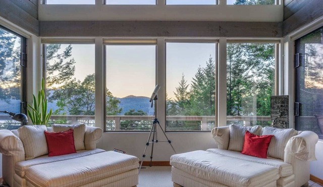 Elegant Water View, Walk to Moran State Park, Kayak, Trails, Rosario Resort, Minutes to Town in Eastsound
