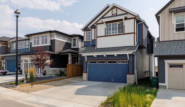 ElegantLife: Spacious 5-Bedroom Retreat with Stunning Views 🏞️