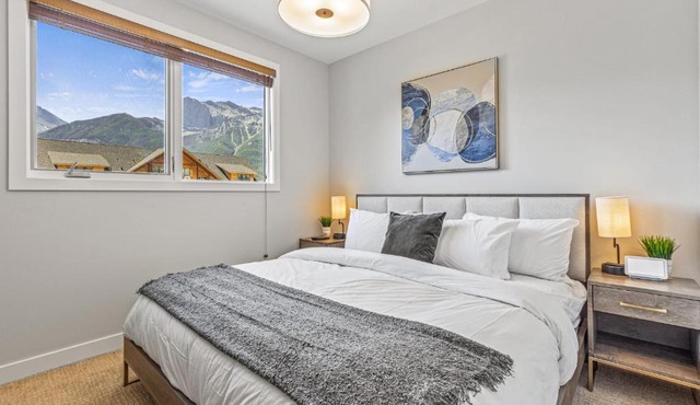 Elevated Mountain Living 2BD Spring Creek Unit