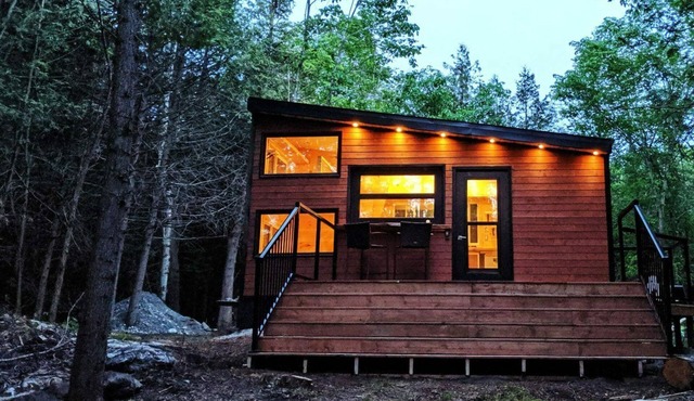 Ember Cabin | Trail-side Retreat Overlooking River