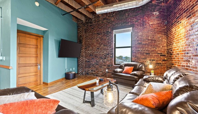 Enjoy downtown living with the comforts of home! in Springfield