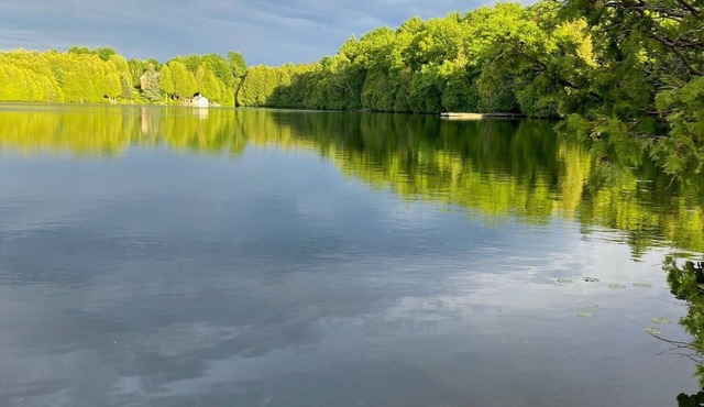 Enjoy the beautiful Getaway chalet and all the outdoor activities at Irish Lake!