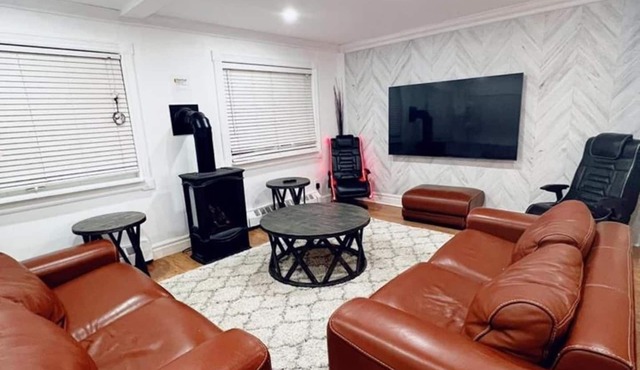 Enjoy this Beautiful Beach House right on Muskoka Shores