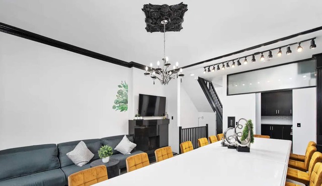 Entertainer's Dream/ Downtown monyxbnb.com
