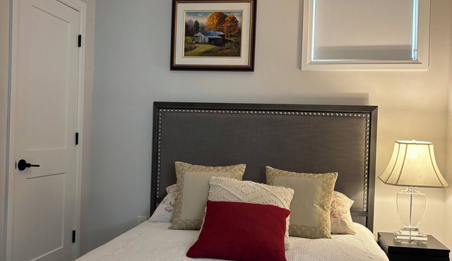Entire 2-bedroom apartment in Kitchener/Waterloo with free WiFi & Parking