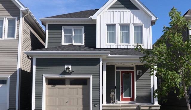 Entire 3 Bedroom House, Furnished, Park-Facing, Garage, 30+ Night Stays