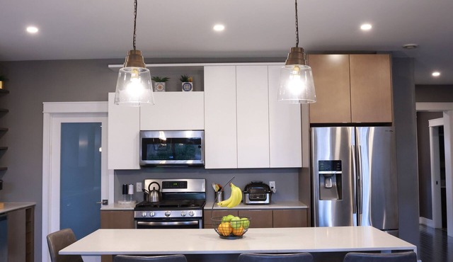 Entire 6 Bedroom Home | Modern Stay in Bedford