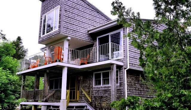 Entire Beach House in Providence Bay, Manitoulin Island.