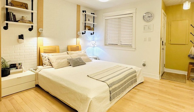 Entire Guest Studio Suite w/King-Bed | Bathtub | Parking