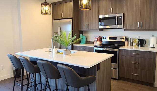 ENTIRE UPPER FLOOR - SEPARATE ENTRANCE EAST REGINA