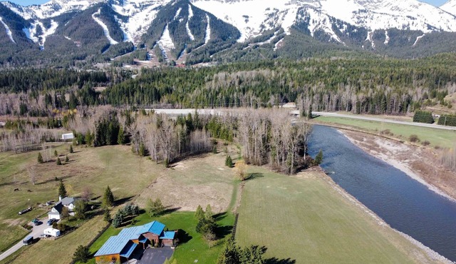 Epic Views with Hot Tub, Sauna & Fitness Room.