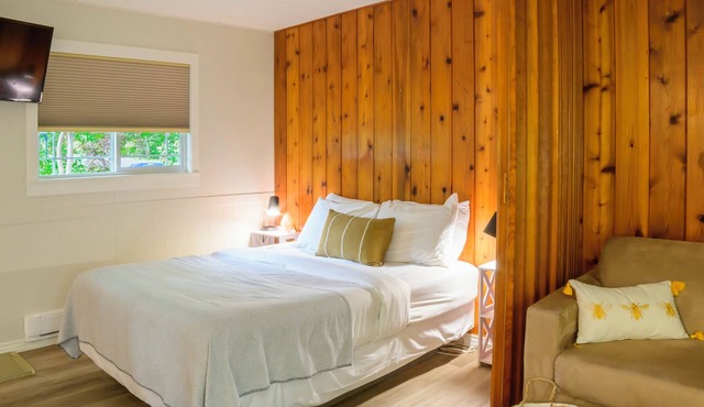 Escape to Christina Lake - Budget Friendly Sleeps 4 - Beaches, Golf, Fishing