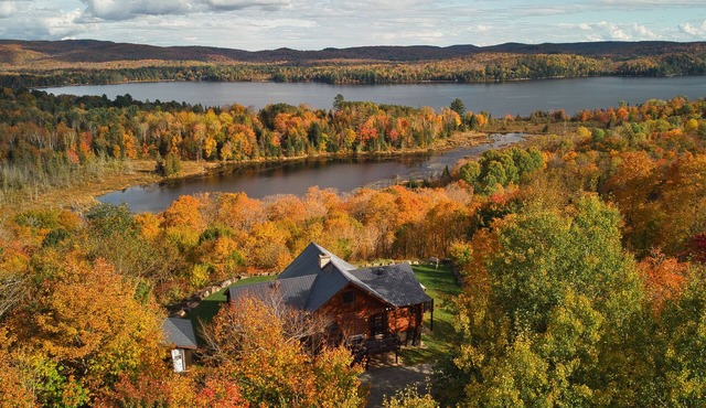 Escape to Serenity: Mountain-Top Cottage with Stunning Lake Views in Harrington