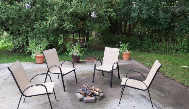 Escape to the Country! Sleeps 4