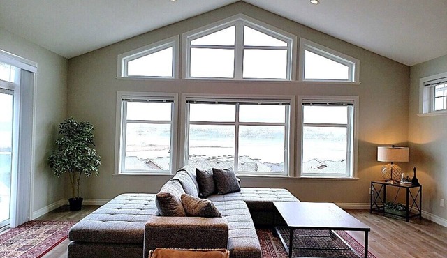 Escape to this beautiful 2-bedroom, 2-bathroom upper-floor retreat