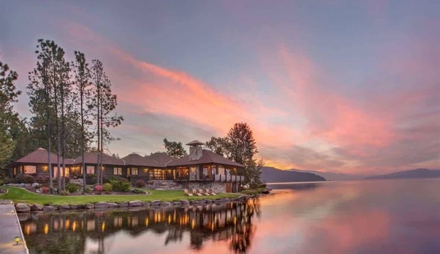 Exceptional Luxury, Private 365` Waterfront Home in Sandpoint