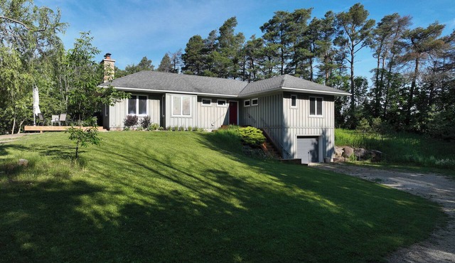 Exclusive Mono Retreat - complete privacy just north of the city