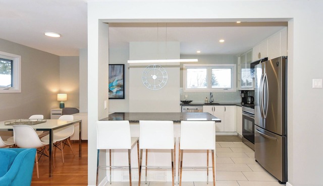 Executive | 3 Beds, 1 Bath | Modern | Sleeps 6