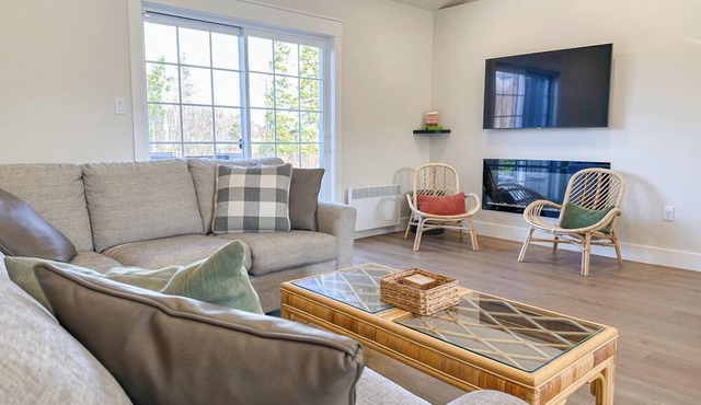 Executive PEI Getaway Near Golf and Beaches for Groups or Families