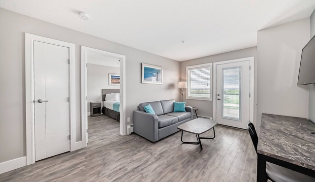 Executive Queen Bedroom Suite