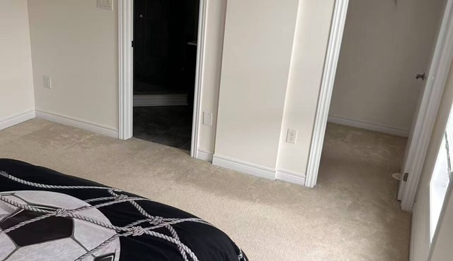 Executive townhouse next to popular provincial park, 10 minutes walk