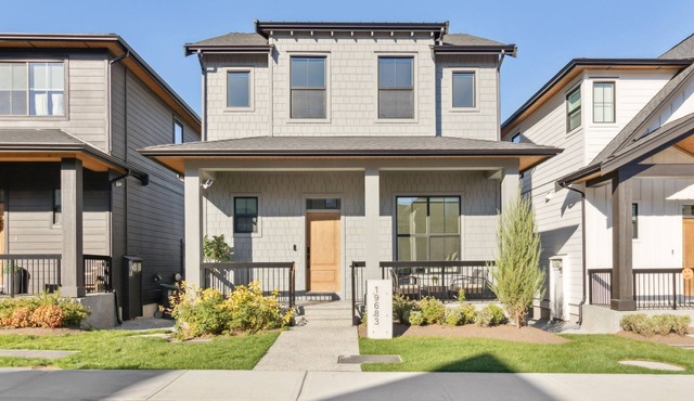 Exquisite & Luxurious Family Home, Near Vancouver, 5-star rated, Pet Friendly