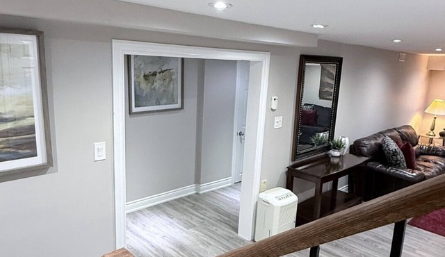 Fabulous 2-bedroom apartment with AC in charming Whitby