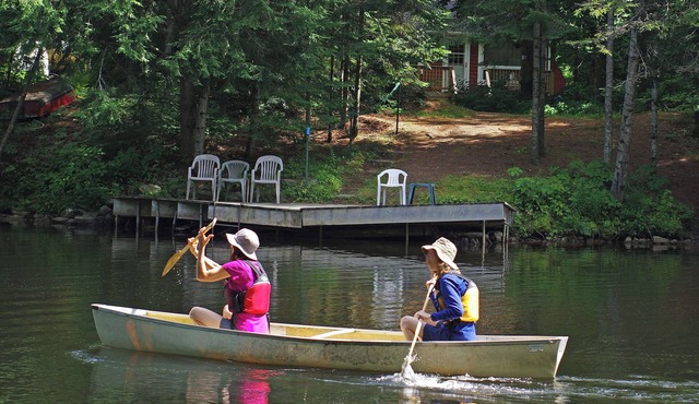 Family cottage by river pet friendly sleeps 7, 3 waterfalls and hiking trails