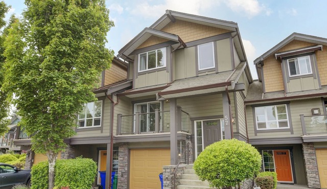 Family Friendly 3-Bedroom Townhome in Royal Bay