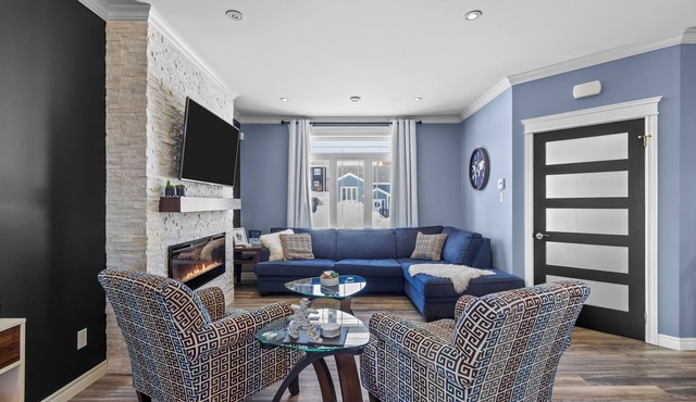 Family-Friendly 3BR, HotTub, Patio, Bar, Fireplace